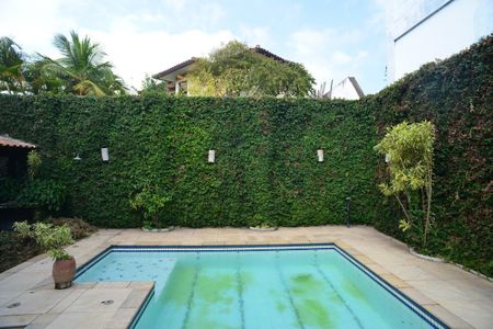 Casa de Condomínio para alugar com 6 quartos, 720m² em Barra da Tijuca, Rio de Janeiro