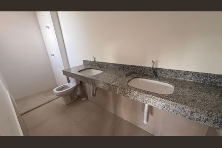 Casa de condomínio para alugar com 249m², 2 quartos e 2 vagasBanheiro da Suíte 1