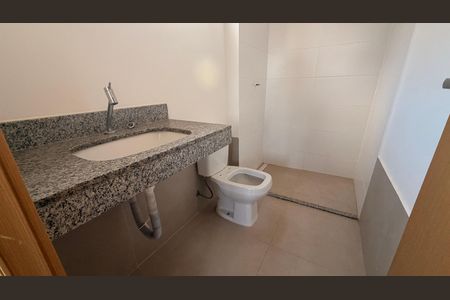 Casa de condomínio para alugar com 249m², 2 quartos e 2 vagasBanheiro da Suíte 2