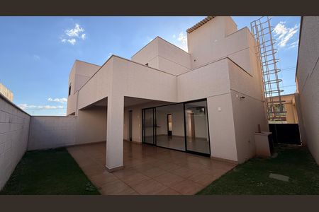 Casa de condomínio para alugar com 249m², 2 quartos e 2 vagasÁrea externa