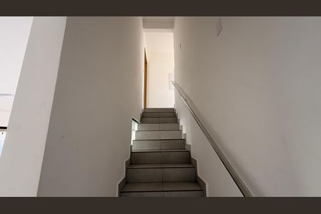 Casa de condomínio para alugar com 249m², 2 quartos e 2 vagasEscada