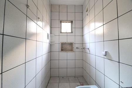 Banheiro do Quarto 3 de casa para alugar com 3 quartos, 80m² em Santa Rosa, Uberlândia