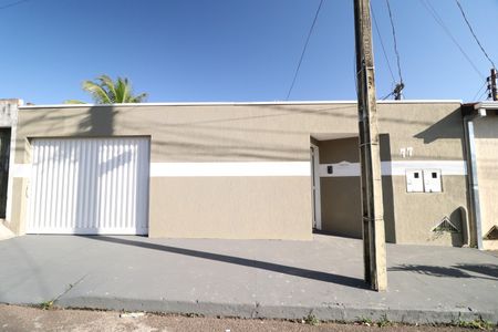 Fachada de casa para alugar com 3 quartos, 80m² em Santa Rosa, Uberlândia