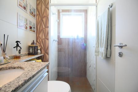 Banheiro de apartamento para alugar com 2 quartos, 56m² em Jardim Henriqueta, Taboão da Serra