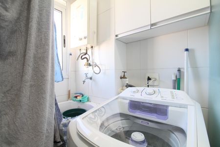 Área de Serviço de apartamento para alugar com 2 quartos, 56m² em Jardim Henriqueta, Taboão da Serra