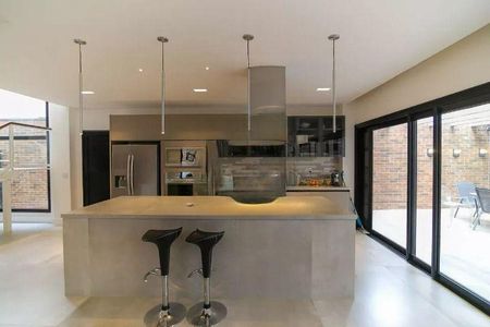 Casa à venda com 342m², 3 quartos e 6 vagas
