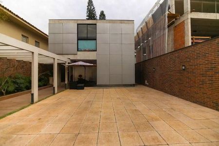 Casa à venda com 342m², 3 quartos e 6 vagas