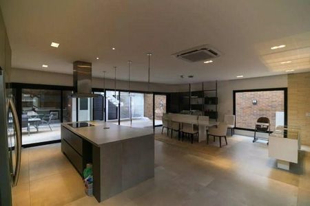 Casa à venda com 342m², 3 quartos e 6 vagas
