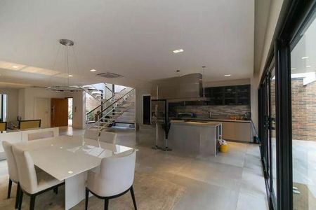 Casa à venda com 3 quartos, 342m² em Jardim Europa, São Paulo