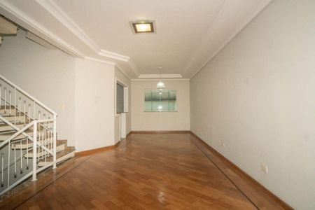 Casa à venda com 227m², 3 quartos e 4 vagas