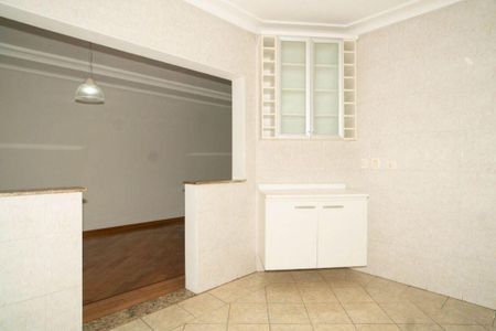 Casa à venda com 227m², 3 quartos e 4 vagas