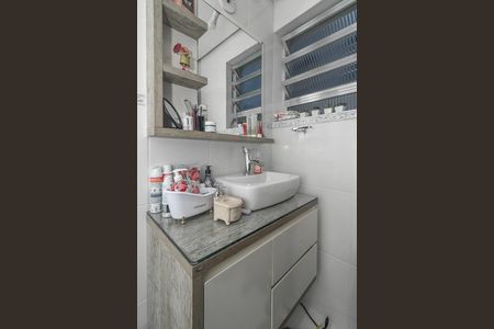 Banheiro de apartamento à venda com 2 quartos, 64m² em Petrópolis, Porto Alegre