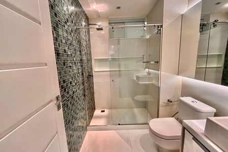 Apartamento para alugar com 264m², 3 quartos e 1 vaga Apartamento para alugar com 264m², 3 quartos e 1 vagaBanheiro social