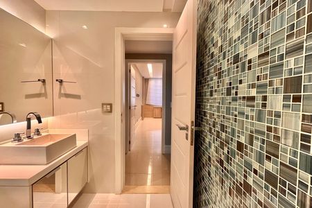 Apartamento para alugar com 264m², 3 quartos e 1 vaga Apartamento para alugar com 264m², 3 quartos e 1 vagaBanheiro social