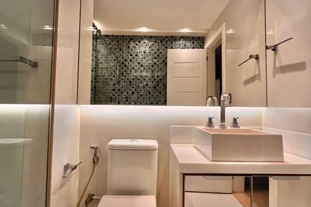 Apartamento para alugar com 264m², 3 quartos e 1 vaga Apartamento para alugar com 264m², 3 quartos e 1 vagaBanheiro social