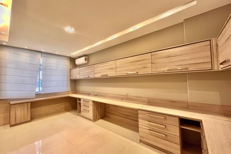 Apartamento para alugar com 264m², 3 quartos e 1 vaga Apartamento para alugar com 264m², 3 quartos e 1 vagaQuarto 1