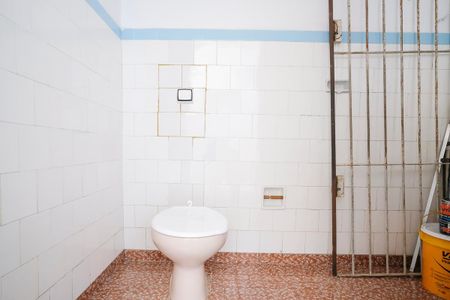 Casa para alugar com 150m², 2 quartos e 2 vagasBanheiro área de serviço