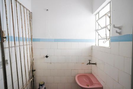 Casa para alugar com 150m², 2 quartos e 2 vagasBanheiro área de serviço