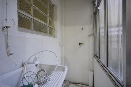 Cozinha e Área de Serviço de apartamento para alugar com 2 quartos, 60m² em Higienópolis, Porto Alegre