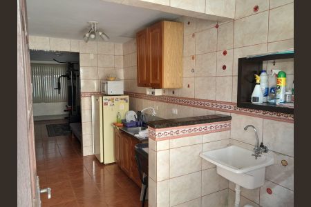 Cozinha de casa de condomínio à venda com 3 quartos, 102m² em Xaxim, Curitiba