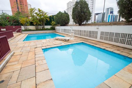 Apartamento à venda com 82m², 3 quartos e 2 vagas Apartamento à venda com 82m², 3 quartos e 2 vagasÁrea comum - Piscina