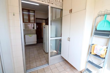 Apartamento à venda com 82m², 3 quartos e 2 vagas Apartamento à venda com 82m², 3 quartos e 2 vagasÁrea de Serviço