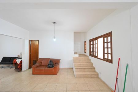 Casa para alugar com 3 quartos, 330m² em Planalto Paulista, São Paulo