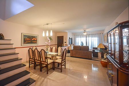 Casa para alugar com 223m², 3 quartos e 5 vagas Casa para alugar com 223m², 3 quartos e 5 vagasSala
