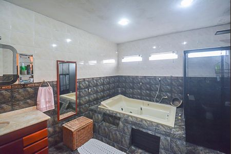 Casa para alugar com 223m², 3 quartos e 5 vagas Casa para alugar com 223m², 3 quartos e 5 vagasBanheiro da Suíte