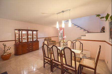 Casa para alugar com 223m², 3 quartos e 5 vagas Casa para alugar com 223m², 3 quartos e 5 vagasSala