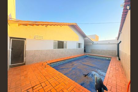 Casa para alugar com 6 quartos, 267m² em Parque Amazonia, Goiânia