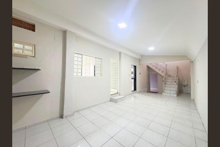Casa para alugar com 6 quartos, 267m² em Parque Amazonia, Goiânia