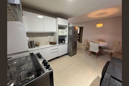 Casa à venda com 150m², 3 quartos e 2 vagasCozinha 