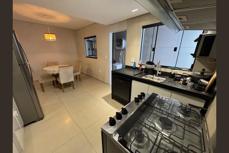 Casa à venda com 150m², 3 quartos e 2 vagasCozinha 