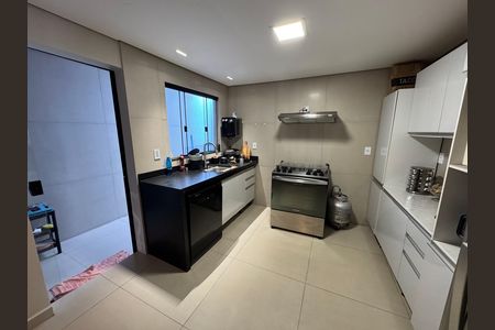 Casa à venda com 150m², 3 quartos e 2 vagasCozinha 