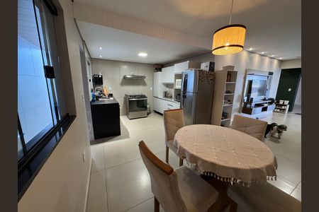 Casa à venda com 150m², 3 quartos e 2 vagasCozinha