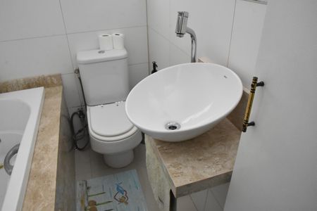 Apartamento à venda com 69m², 2 quartos e 1 vaga Apartamento à venda com 69m², 2 quartos e 1 vagaBanheiro da Suíte