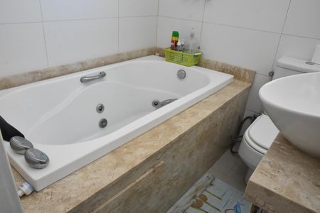 Apartamento à venda com 69m², 2 quartos e 1 vaga Apartamento à venda com 69m², 2 quartos e 1 vagaBanheiro da Suíte