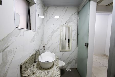 Banheiro de kitnet/studio para alugar com 1 quarto, 40m² em Betânia, Belo Horizonte