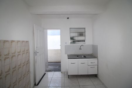 Sala / Cozinha de casa para alugar com 1 quarto, 45m² em Parque Peruche, São Paulo