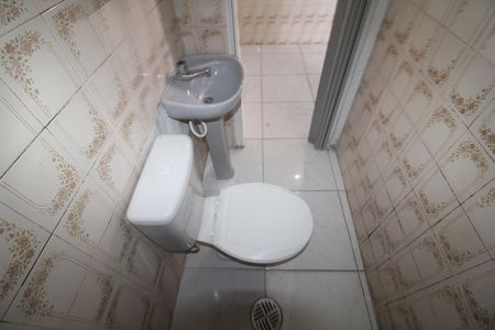 Banheiro de casa para alugar com 1 quarto, 45m² em Parque Peruche, São Paulo