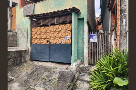 Casa para alugar com 57m², 2 quartos e sem vaga Casa para alugar com 57m², 2 quartos e sem vagaFachada