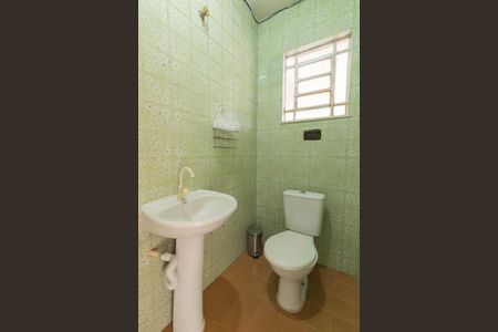 Banheiro de casa para alugar com 2 quartos, 57m² em Pita, São Gonçalo