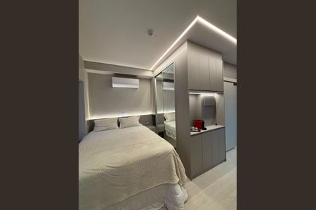 Sala / Quarto de kitnet/studio para alugar com 1 quarto, 39m² em Campo Belo, São Paulo