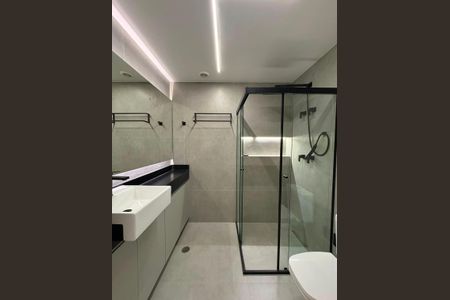Banheiro de kitnet/studio para alugar com 1 quarto, 39m² em Campo Belo, São Paulo
