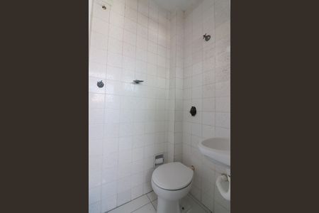 Banheiro de serviço de apartamento para alugar com 2 quartos, 70m² em Nova Petrópolis, São Bernardo do Campo