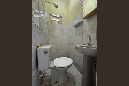 Banheiro de kitnet/studio para alugar com 1 quarto, 20m² em Ceilândia, Brasília