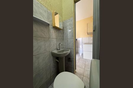 Banheiro de kitnet/studio para alugar com 1 quarto, 20m² em Ceilândia, Brasília