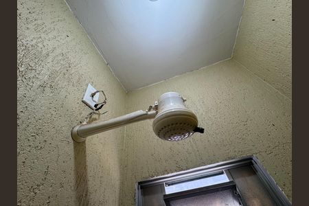 Banheiro de kitnet/studio para alugar com 1 quarto, 20m² em Ceilândia, Brasília