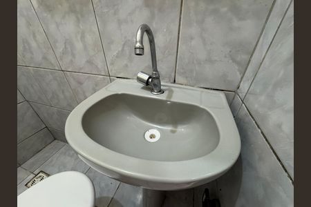 Banheiro de kitnet/studio para alugar com 1 quarto, 20m² em Ceilândia, Brasília
